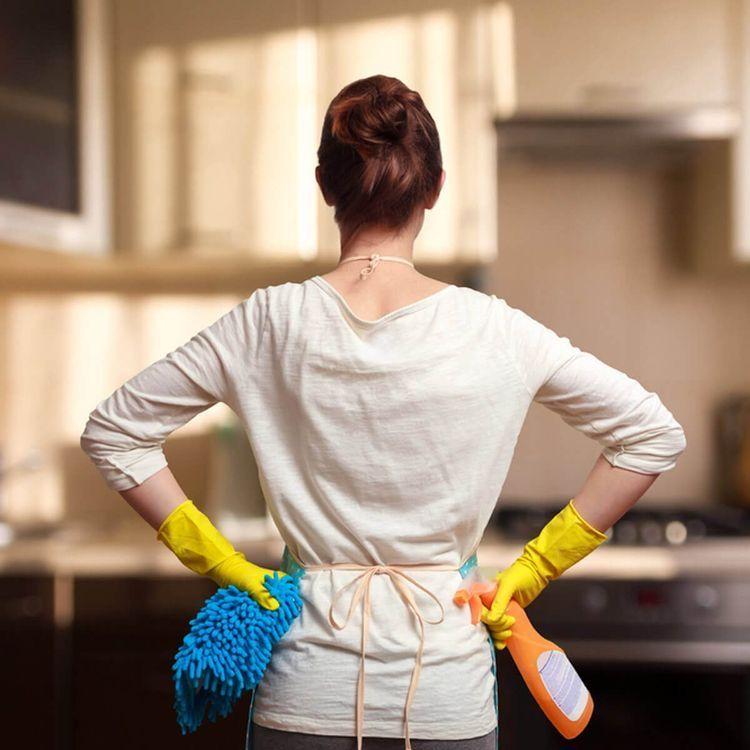 Lau chùi định kỳ với sản phẩm phù hợp